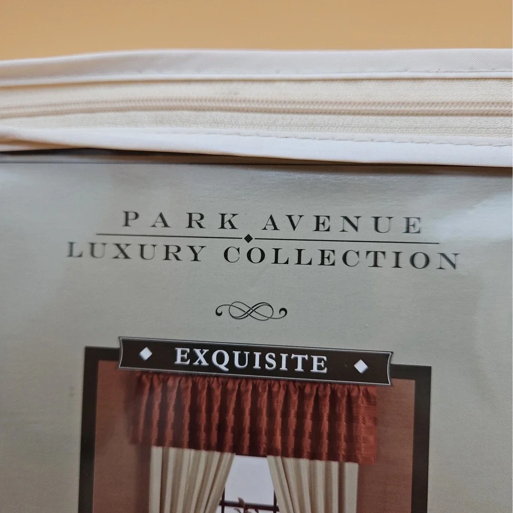 Park Avenue Luxury Collection Exquisit Window Panels with Tie Backs Light Green